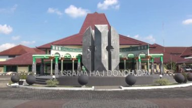 Solo, Central Java, Endonezya - Haziran 08, 2021: Solo 'daki Haj Donohudan Yurt Binası