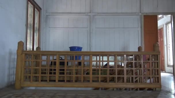 Fából Készült Kerítés Biztonsági Lépcső Emelet Régi Ház — Stock videók
