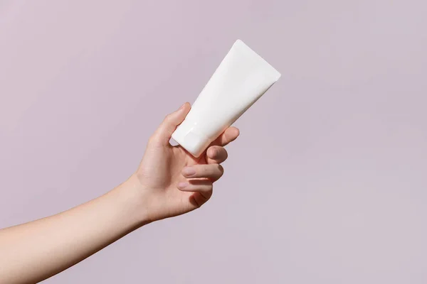 Hand Holds Blank White Plastic Tube Pink Background Cosmetic Beauty — Fotografia de Stock