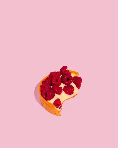 Шматок Пирога Малиною Рожевому Фоні Високоякісна Фотографія — стокове фото