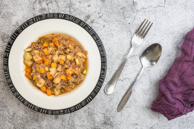 Geleneksel Meksika yemeği Picadillo olarak adlandırılır.