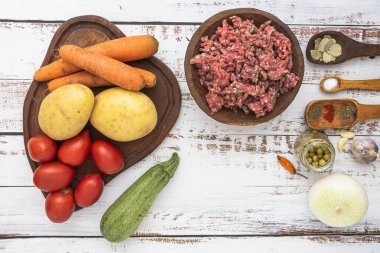 Picadillo adında bir Meksika yemeğinin yeniden inşası.