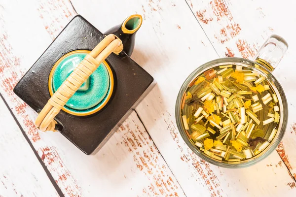 Chá Verde Orgânico Uma Mesa Madeira — Fotografia de Stock