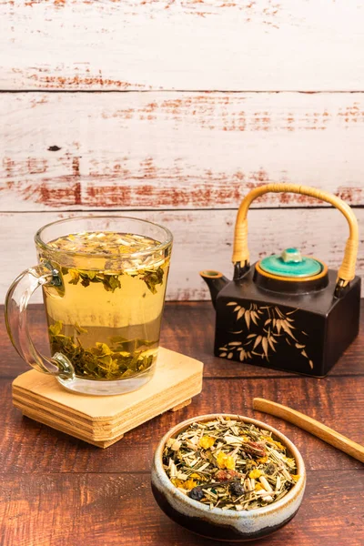 Organikus Zöld Tea Egy Asztalon — Stock Fotó