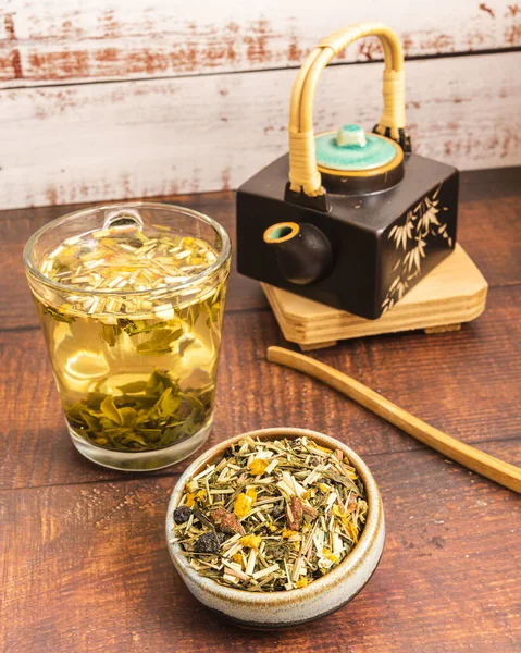 Organikus Zöld Tea Egy Asztalon — Stock Fotó