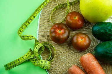 Diyet konsepti. Yılın çözümü. Organik yiyecekler, vejetaryen. Kilo kaybı.