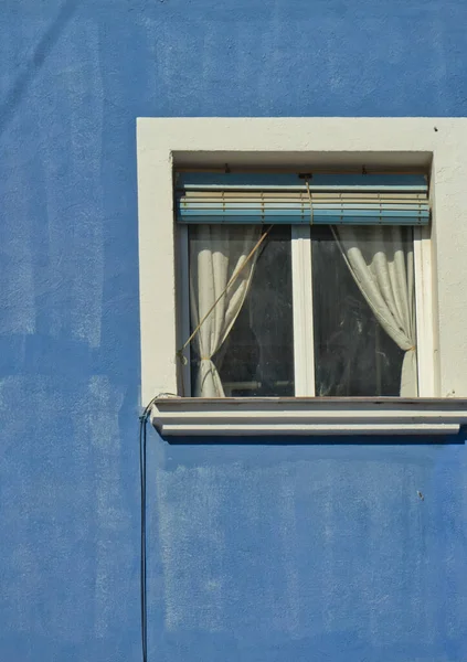 Πρόσοψη Μπλε Λεπτομέρεια Από Βρώμικο Τζάμι — Φωτογραφία Αρχείου