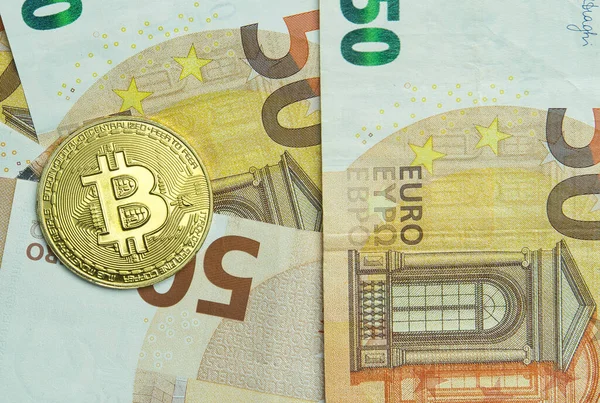 Arany Bitcoin Eurobankjegy Háttérrel Kriptovaluta Bitcoin Pénz Virtuális Kriptovaluta Bitcoincsere — Stock Fotó