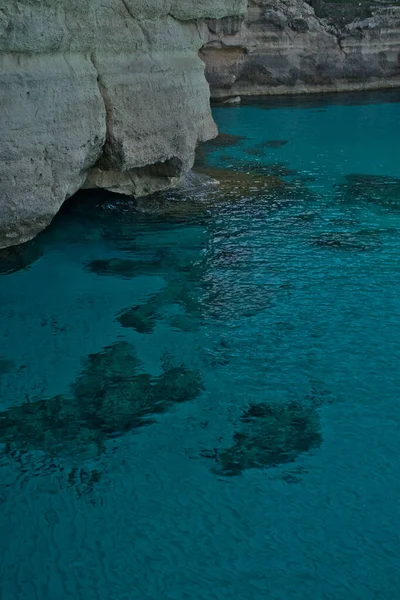 Vista Las Aguas Turquesas Esmeralda Fondo Marino Junto Las Rocas — Foto de Stock