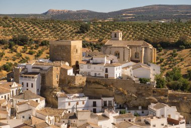 SETENIL DE LAS BODEGAS, CADIZ, SPAIN, SEPTEMBER, 5, 2022: Views of the village of Setenil in Andalucia,Spain,famous for being one of the most beautiful villages in Spain and for its famous cave houses