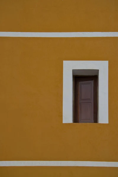 Πολύχρωμο Μουστάρδα Χρωματιστό Πρόσοψη Λεπτομέρειες Παράθυρο Ένα Λατινικό Αποικιακό Κτίριο — Φωτογραφία Αρχείου