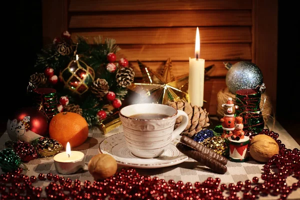 Mutlu Noeller! Mutlu yıllar! Yılbaşı resmi. İyi tatiller! Noel süslemeleri.