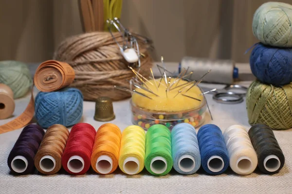 Threads Needles Different Thread Colors Many Different Threads Sewing — Stock Photo, Image