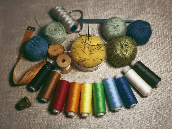 Threads Needles Different Thread Colors Many Different Threads Sewing — Stock Photo, Image