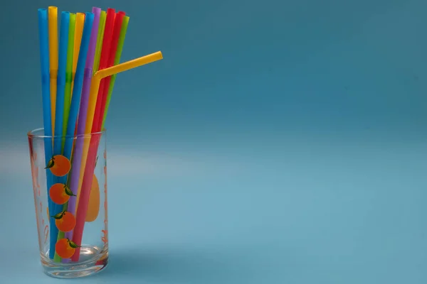 Drinking straws that are commonly used in restaurants