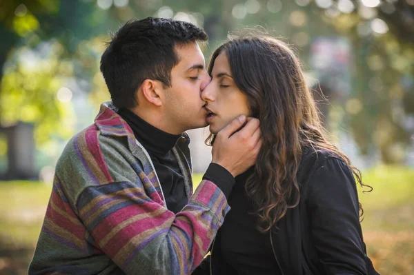 Nahaufnahme Detailansicht Von Sexy Französisch Tiefen Kuss Sinnliches Romantisches Paar — Stockfoto