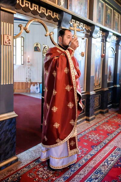 Kilise Ayini Sırasında Dindar Bir Rahip Otantik Dini Tören Kutsal — Stok fotoğraf