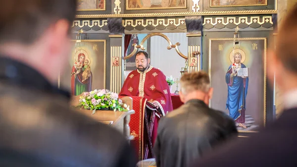 Kilise Ayini Sırasında Dindar Bir Rahip Otantik Dini Tören Kutsal — Stok fotoğraf
