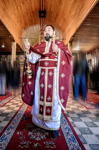 Geistlicher Priester Während Des Gottesdienstes Authentische Religiöse Zeremonie Bibelbuch Und — Stockfoto