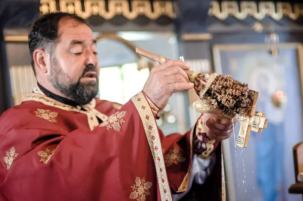 Ιερά Αγιασμός Στην Ορθόδοξη Εκκλησία Θρησκευτικός Ιερέας Κατά Λειτουργία Της — Φωτογραφία Αρχείου