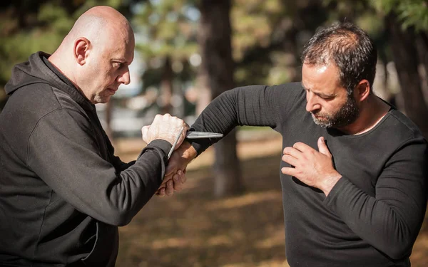 Kniv Mot Kniv Kapap Instruktörer Visar Sombrada Övningsmetod Demonstration Teknik — Stockfoto