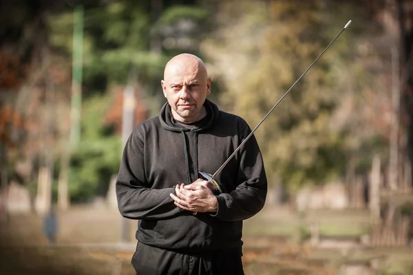 Esgrima Instructor Espadachín Demuestra Técnicas Lucha Con Espadas Métodos Entrenamiento — Foto de Stock