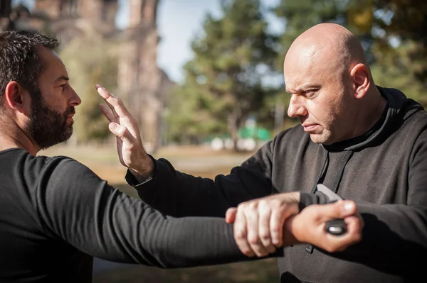 Knife Threat Kapap Instructor Demonstrates Martial Arts Self Defense Disarming — Stock Photo, Image