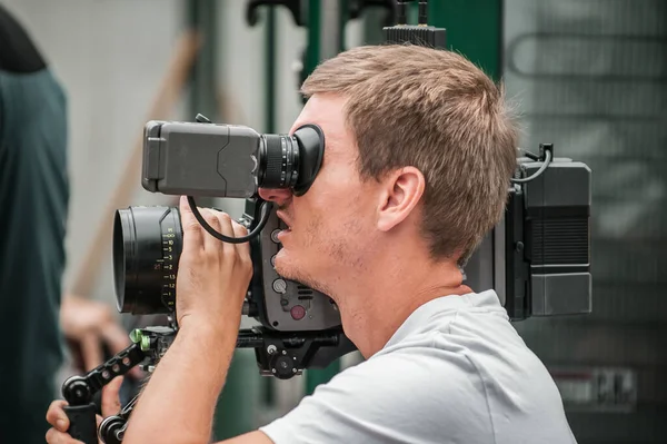 Nos Bastidores Cameraman Filmando Cena Filme Com Sua Câmera Local — Fotografia de Stock