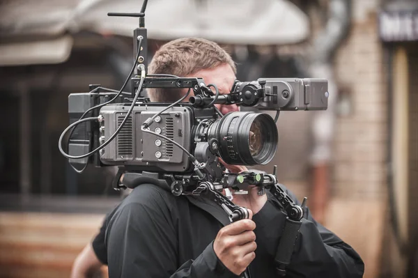 Nos Bastidores Cameraman Filmando Cena Filme Com Sua Câmera Local — Fotografia de Stock