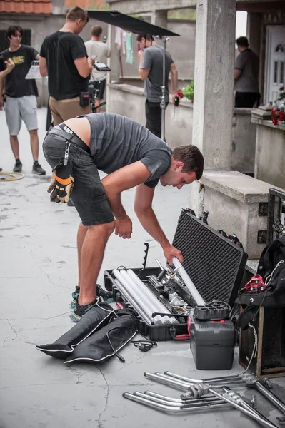 Dietro Quinte Tecnico Illuminazione Cinematografia Ingegnere Elettrico Che Regola Imposta — Foto Stock