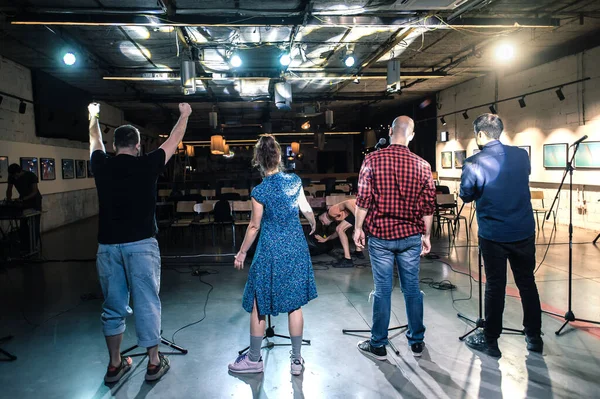 Dans Les Coulisses Répétition Théâtre Grand Groupe Acteurs Pratiquant Pour — Photo