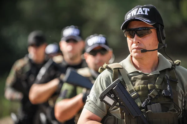 Grupo Soldados Exército Forças Especiais Swat Armado Completo Uniforme Camuflagem — Fotografia de Stock