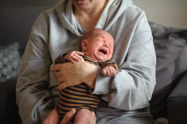 Doce Bonito Pequeno Bebê Recém Nascido Está Com Fome Chateado — Fotografia de Stock