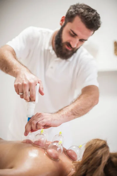 Glass Multiple Vacuum Cup Medical Cupping Therapy Women Back Ventosa — Stockfoto