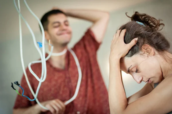 Living Together Concept Young Man Woman Have Problem Electric Cables — Fotografia de Stock