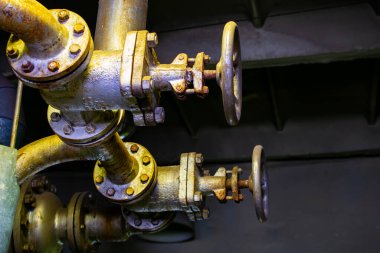 Kapakçıklı boru hatları, endüstriyel tesisatlar