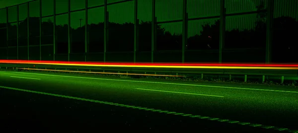 Nächtliche Straßenbeleuchtung Lichter Fahrender Autos Der Nacht Langzeitbelichtung Rot Blau — Stockfoto