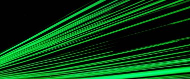 Gece arabaların ışıkları. uzun pozlama.