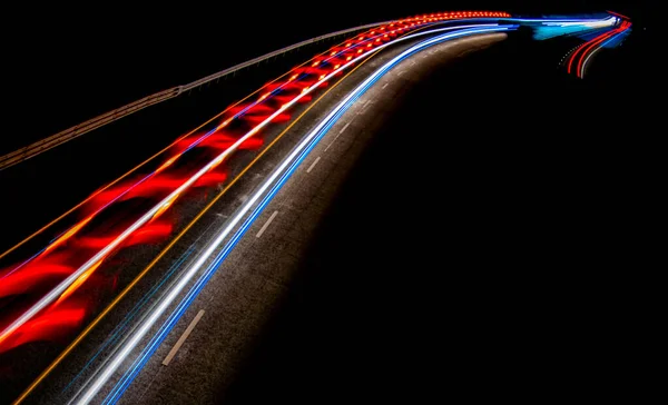 Gece Lambaları Geceleri Hareket Halindeki Arabaların Işıkları Uzun Pozlama Kırmızı — Stok fotoğraf