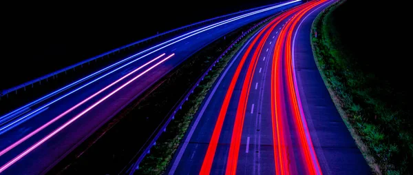 Luzes Noturnas Luzes Carros Movimento Noite Exposição Longa Vermelho Azul — Fotografia de Stock