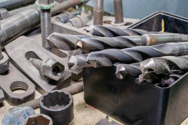 Matkaplar, çalılıklar, değirmen makinesi aksesuarları.