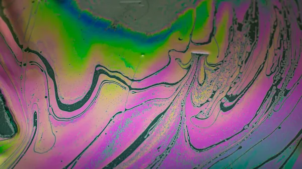 Χρωματισμένοι Λεκέδες Από Πετρέλαιο Βενζίνης Στο Νερό Ιριδισμός — Φωτογραφία Αρχείου