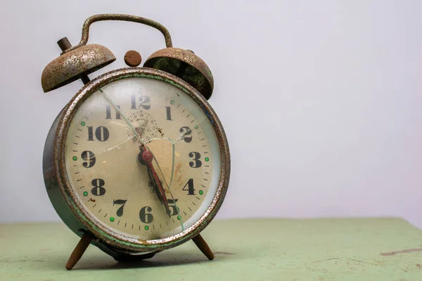 Old Traditional Mechanical Alarm Clock — Stockfoto