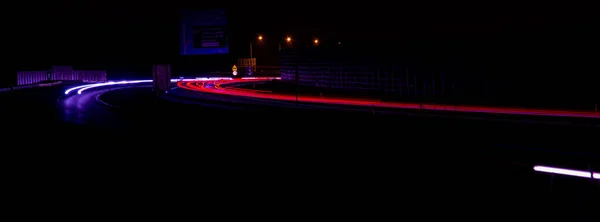 Luzes Noturnas Luzes Carros Movimento Noite Exposição Longa Vermelho Azul — Fotografia de Stock