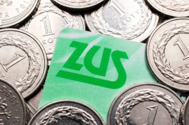Katowice, Polonya - 02.07.2022 zus zloti madeni para arkaplanında logo