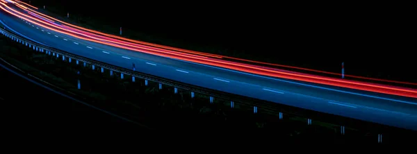Ночные Фонари Огни Движущихся Машин Ночью Длительное Воздействие Красный Синий — стоковое фото