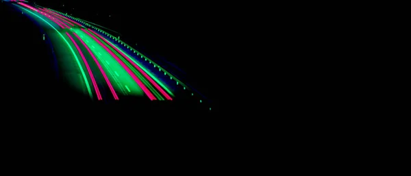 夜の道路灯 夜間の移動車のライト 長い露出赤青緑オレンジ — ストック写真