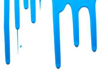 Beyaz bir duvara boya döküyorum.