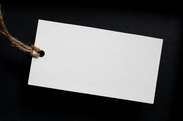 黒の背景に文字列の白いカード テキストの場所 — ストック写真
