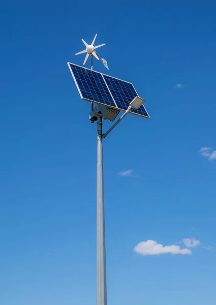 Poste Iluminación Energía Renovable Panel Solar Turbina Eólica —  Fotos de Stock